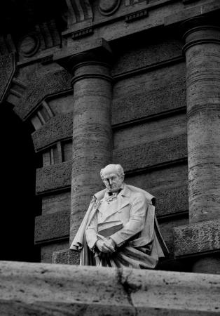 weeping_statue_7702